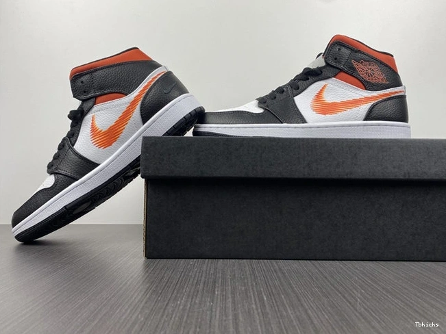 Rep TBK WellDesigned 3700 Zig Zag Jordan1 Mid DN4929- 1026